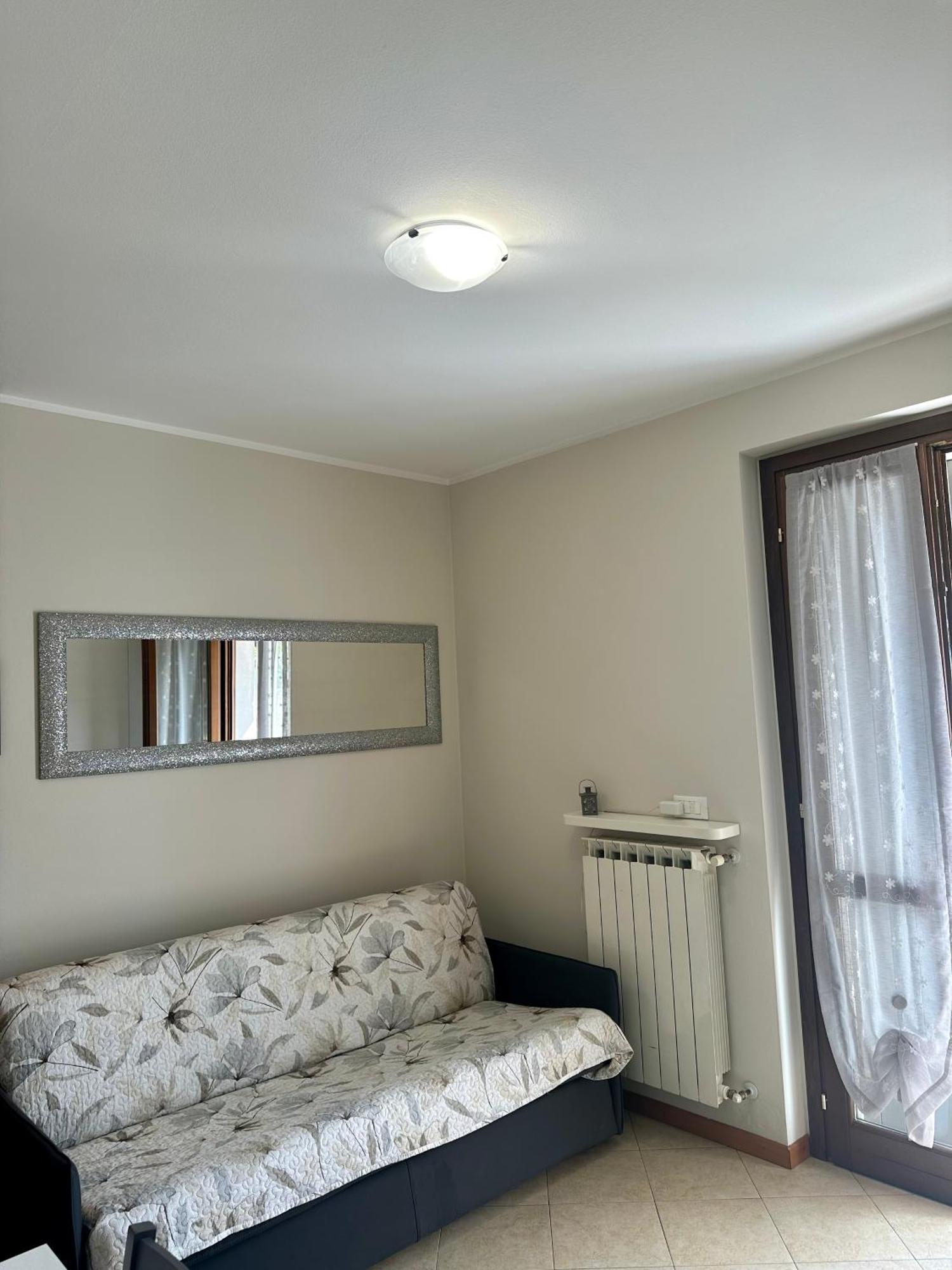 Bergamo Easy Airport Apartment ภายนอก รูปภาพ