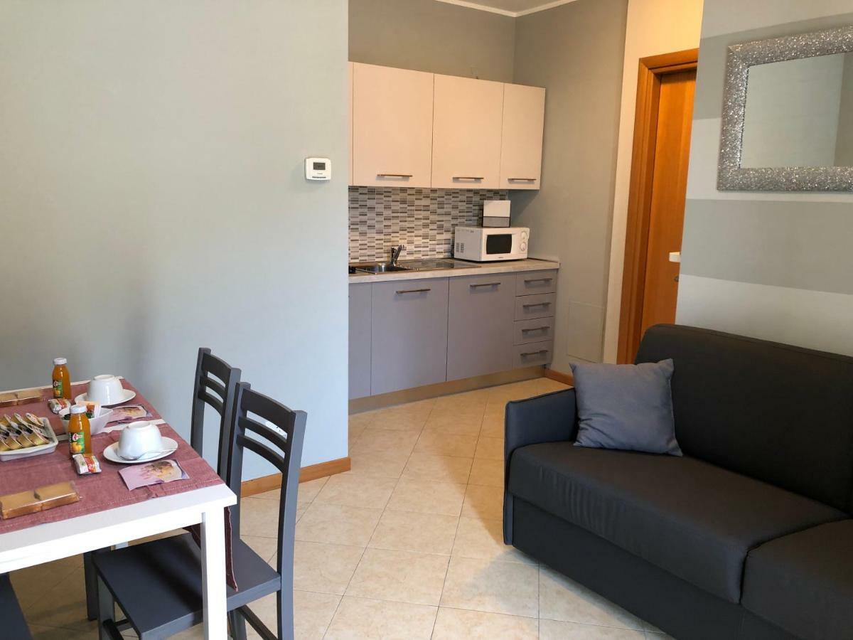 Bergamo Easy Airport Apartment ภายนอก รูปภาพ